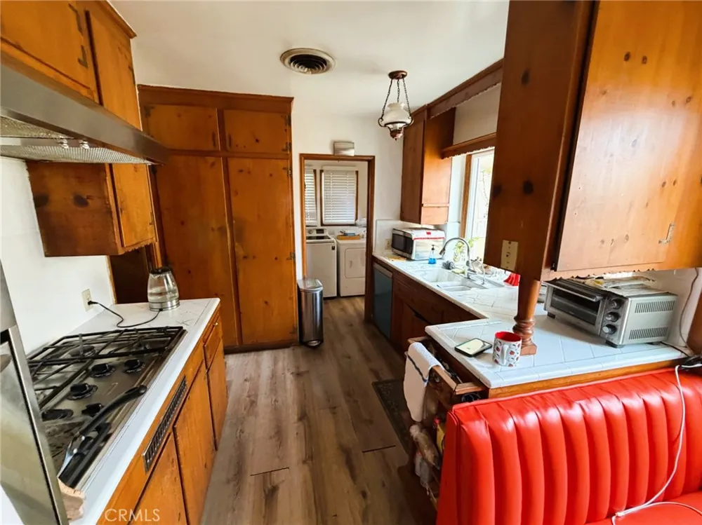 15035 Gilmore Street Van Nuys, CA 91411