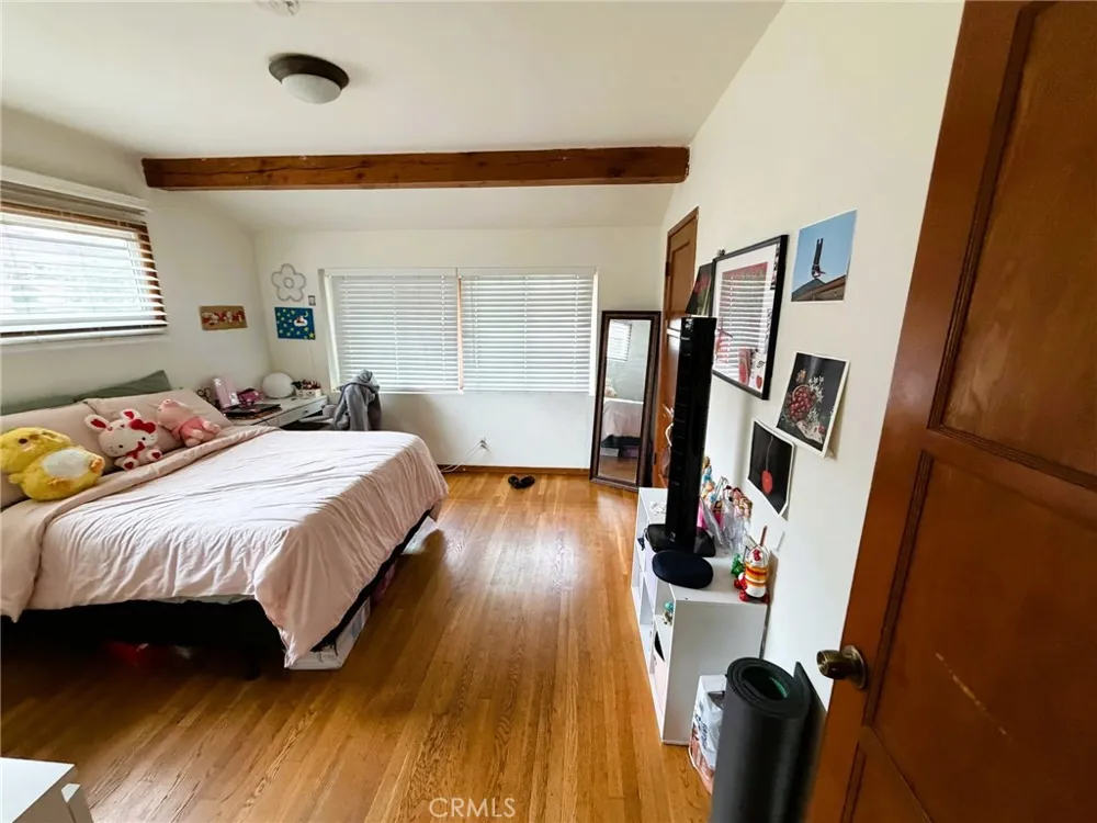 15035 Gilmore Street Van Nuys, CA 91411