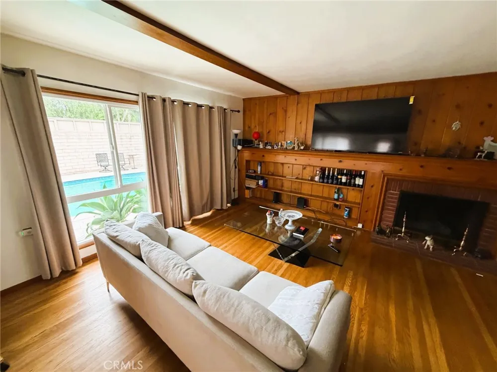 15035 Gilmore Street Van Nuys, CA 91411