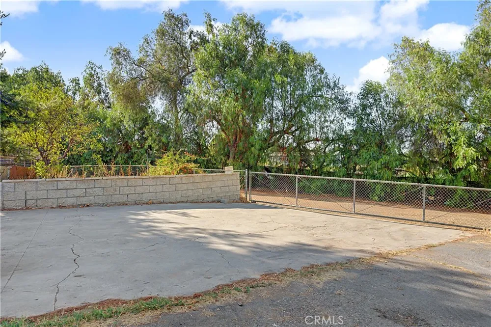 18580 Decker Perris, CA 92570