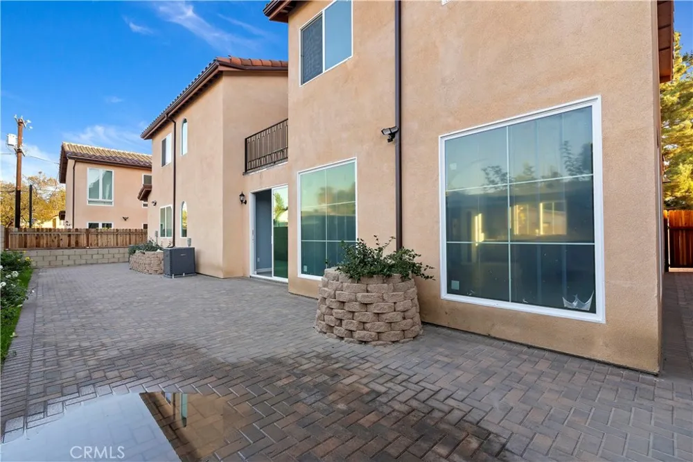 20811 W Seeasons Lane Winnetka, CA 91306