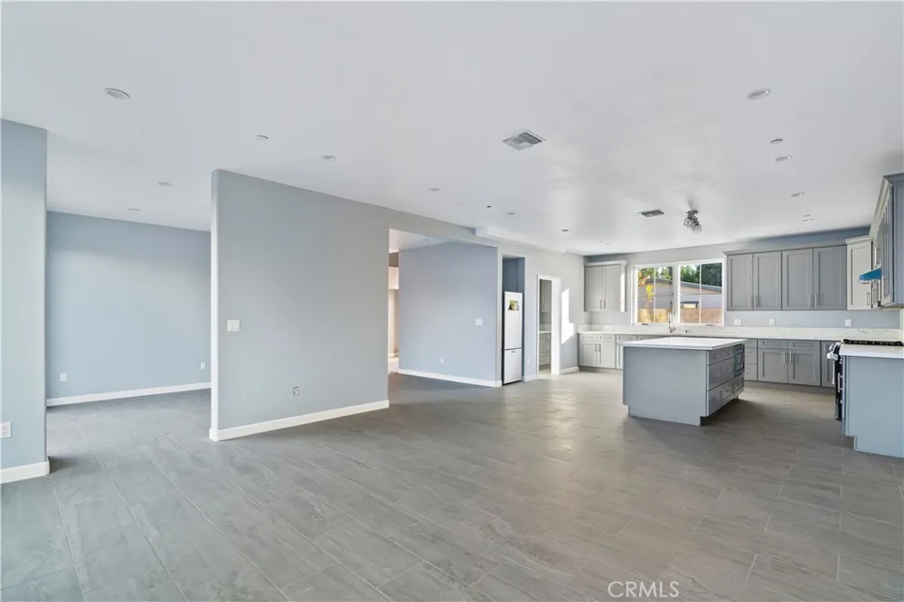 20811 W Seeasons Lane Winnetka, CA 91306