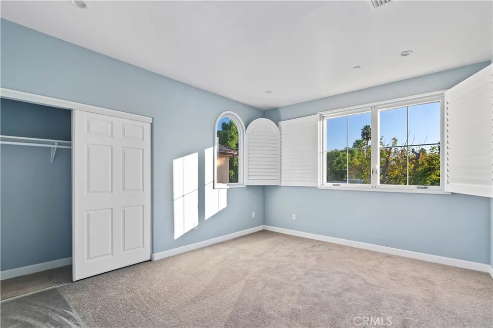20811 W Seeasons Lane Winnetka, CA 91306