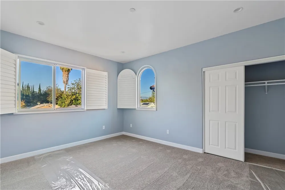 20811 W Seeasons Lane Winnetka, CA 91306