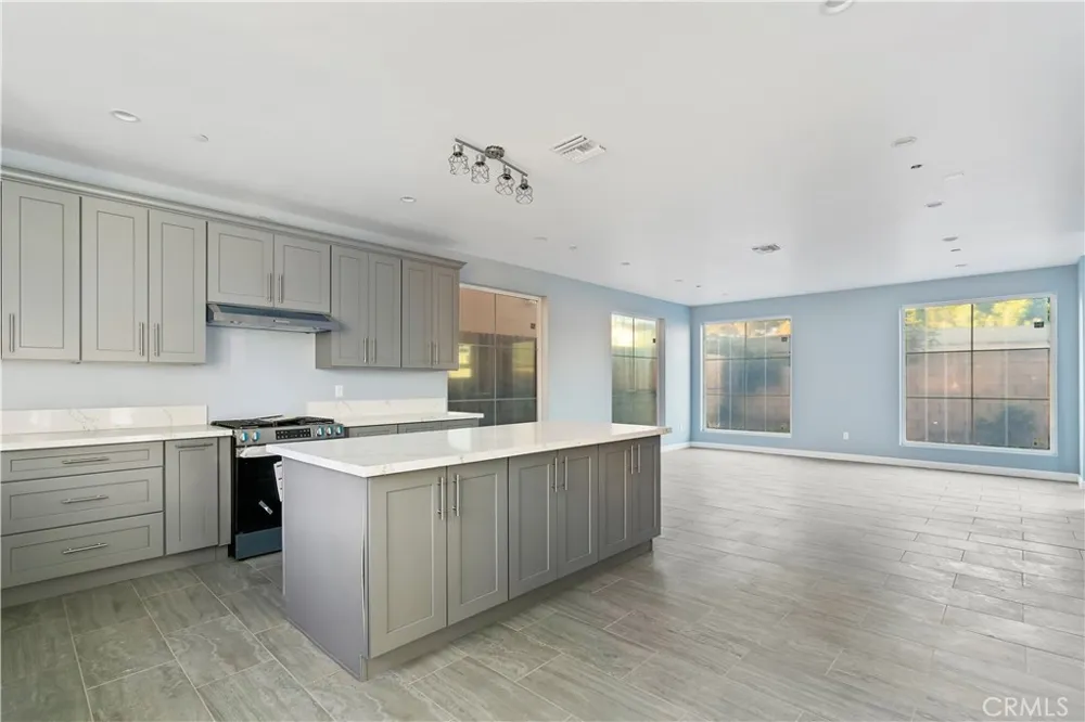 20811 W Seeasons Lane Winnetka, CA 91306