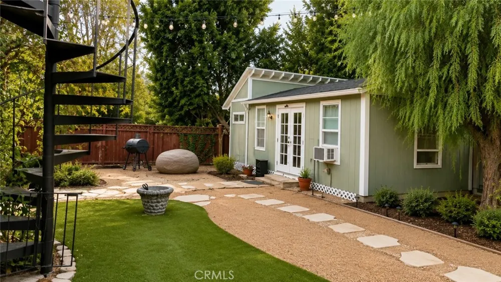 9317 Thompson Chatsworth, CA 91311