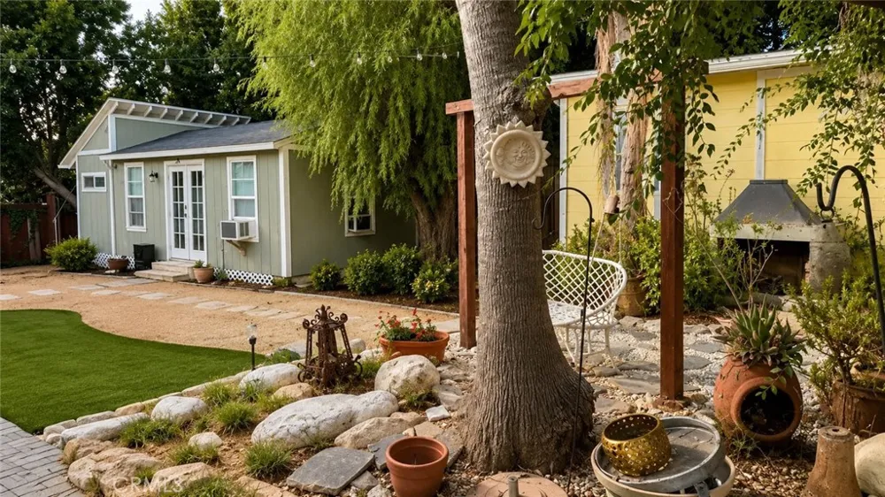 9317 Thompson Chatsworth, CA 91311
