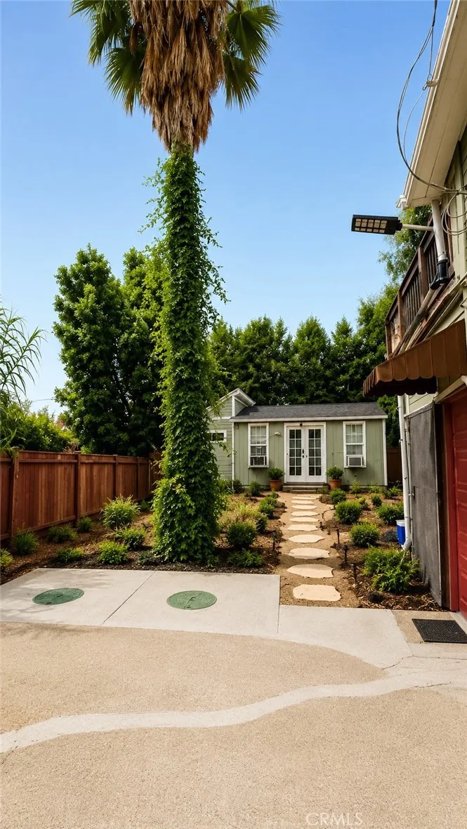 9317 Thompson Chatsworth, CA 91311