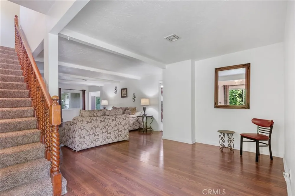 9340 Burnet North Hills, CA 91343