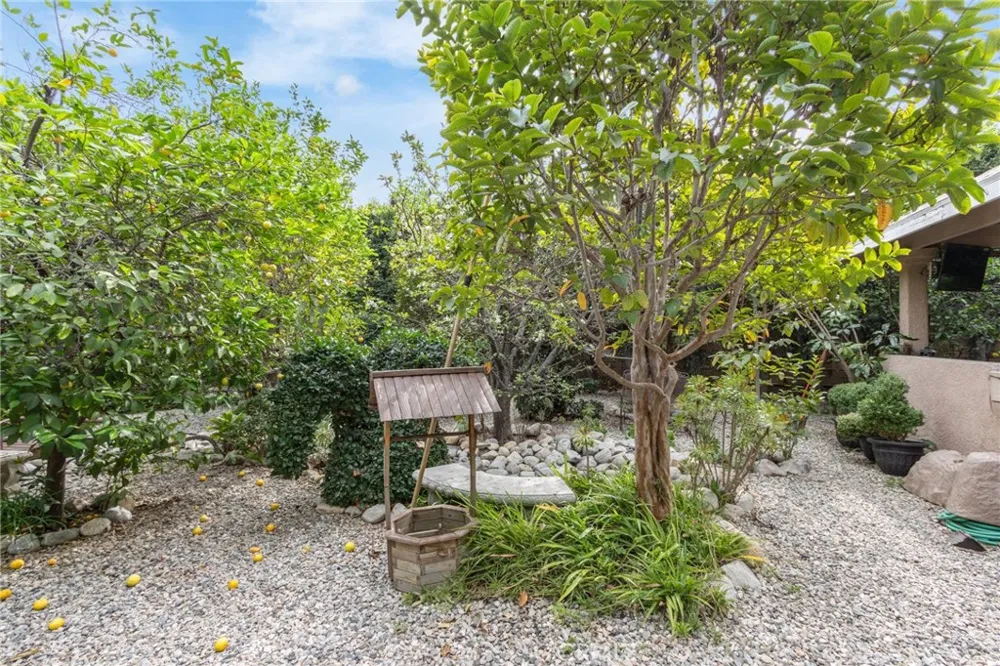 9340 Burnet North Hills, CA 91343