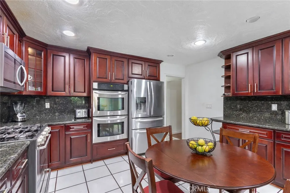 9340 Burnet North Hills, CA 91343