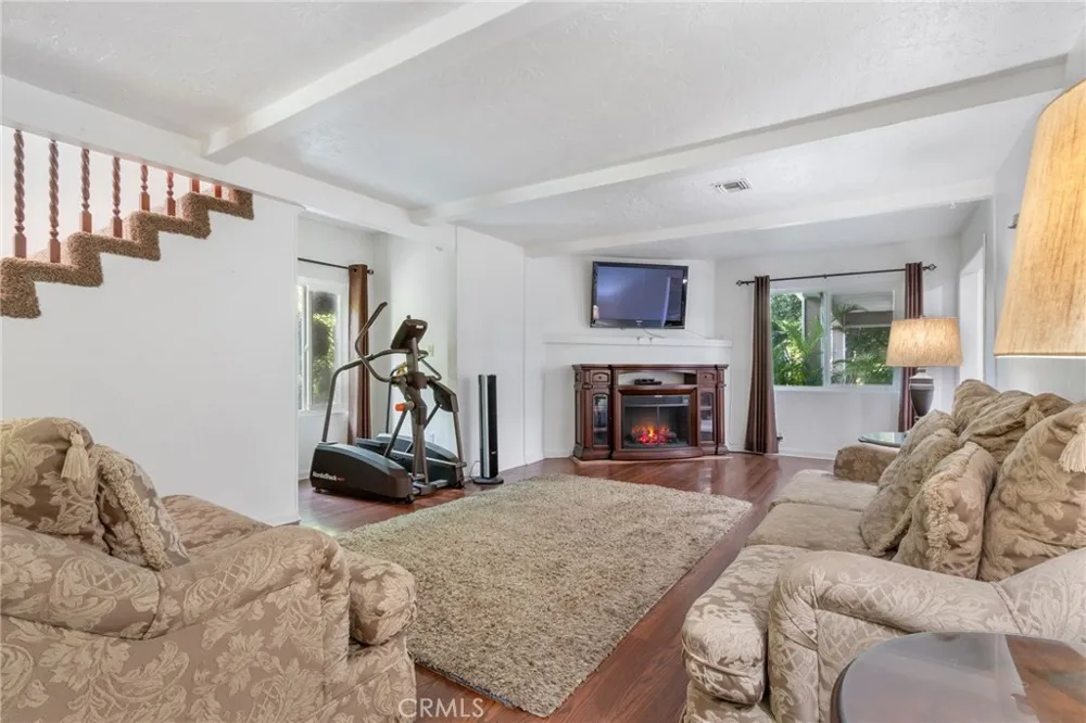 9340 Burnet North Hills, CA 91343