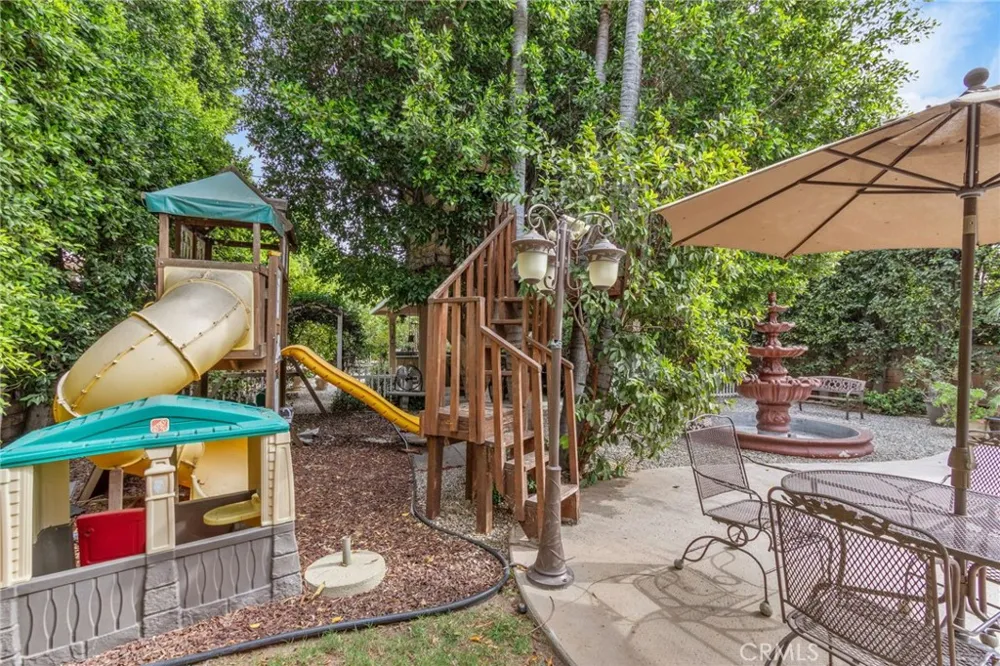 9340 Burnet North Hills, CA 91343