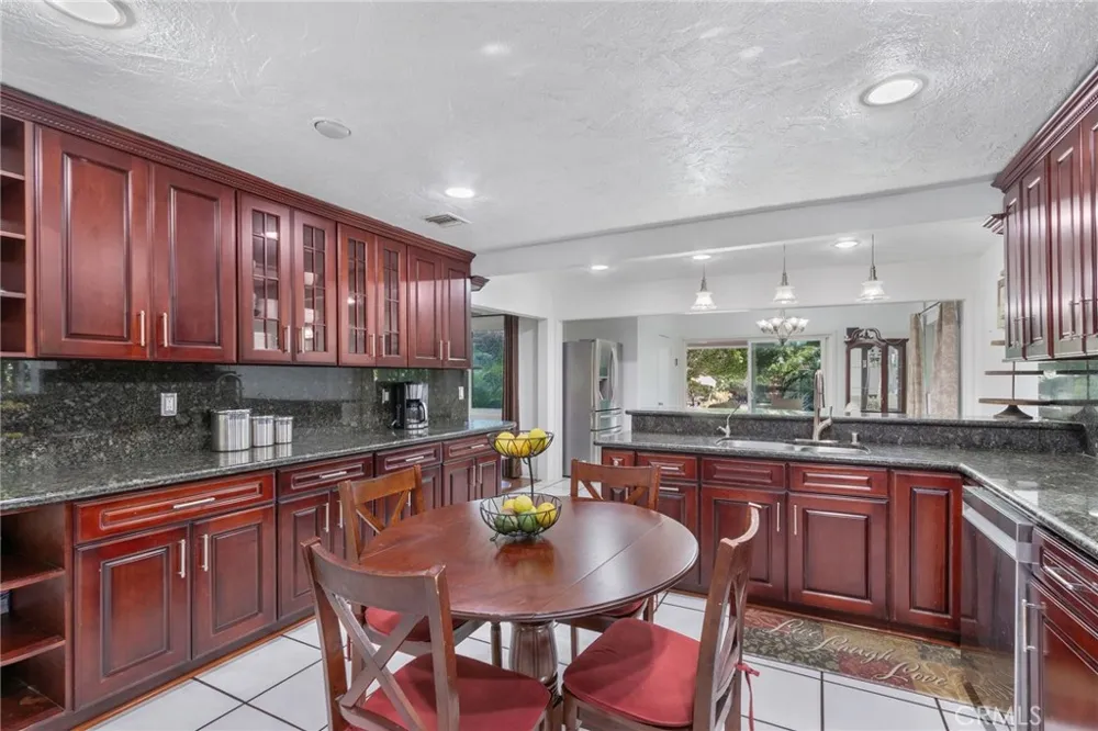 9340 Burnet North Hills, CA 91343