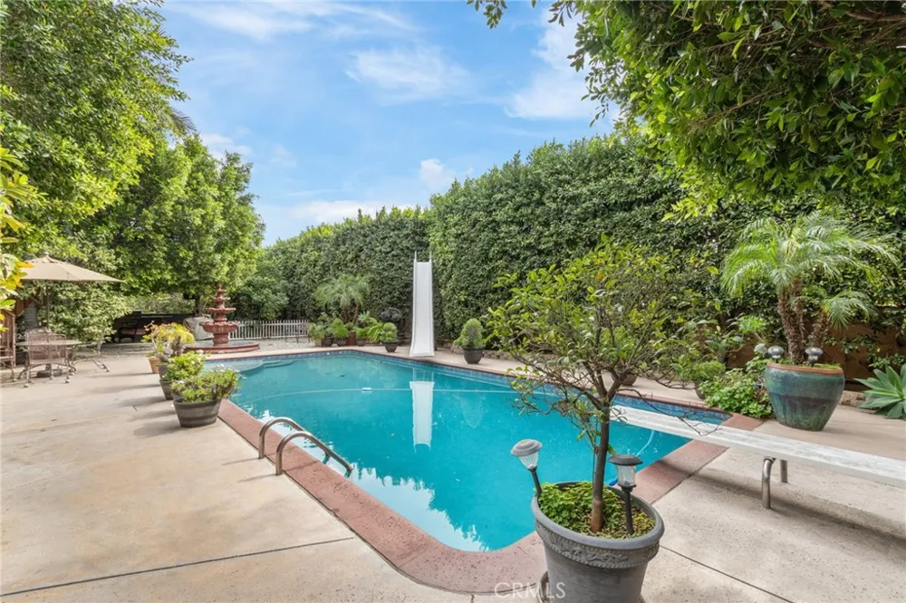 9340 Burnet North Hills, CA 91343