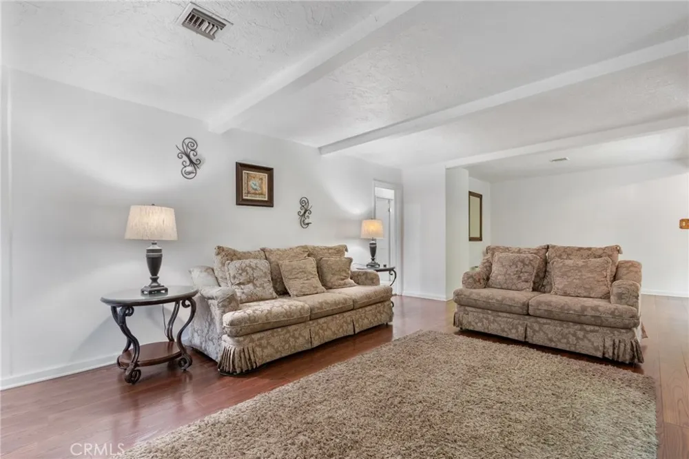 9340 Burnet North Hills, CA 91343