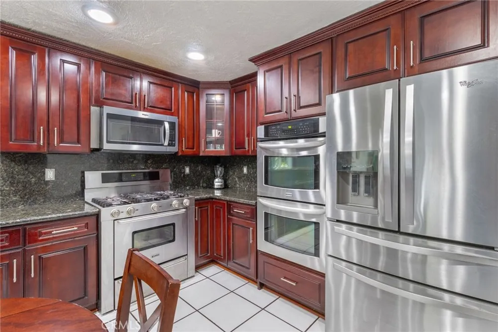 9340 Burnet North Hills, CA 91343