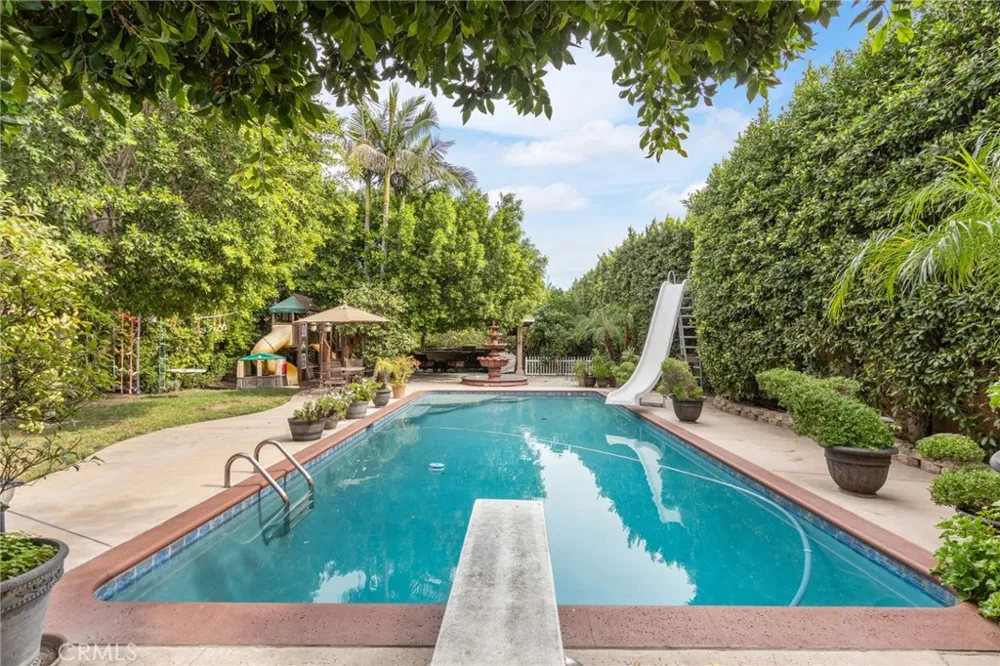 9340 Burnet North Hills, CA 91343