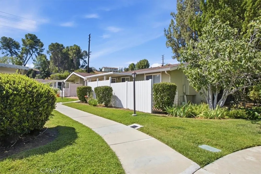 19208 Avenue Of The Oaks #G Newhall, CA 91321