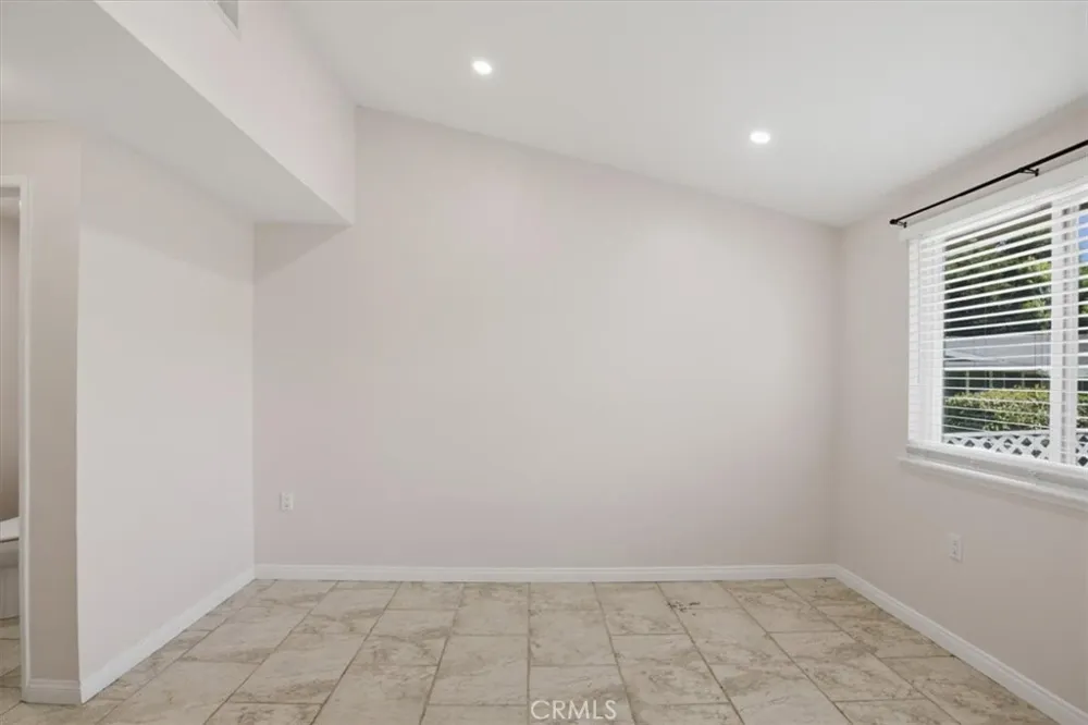 19208 Avenue Of The Oaks #G Newhall, CA 91321
