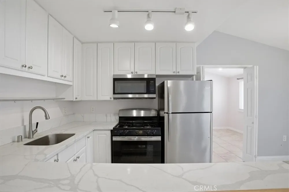 19208 Avenue Of The Oaks #G Newhall, CA 91321
