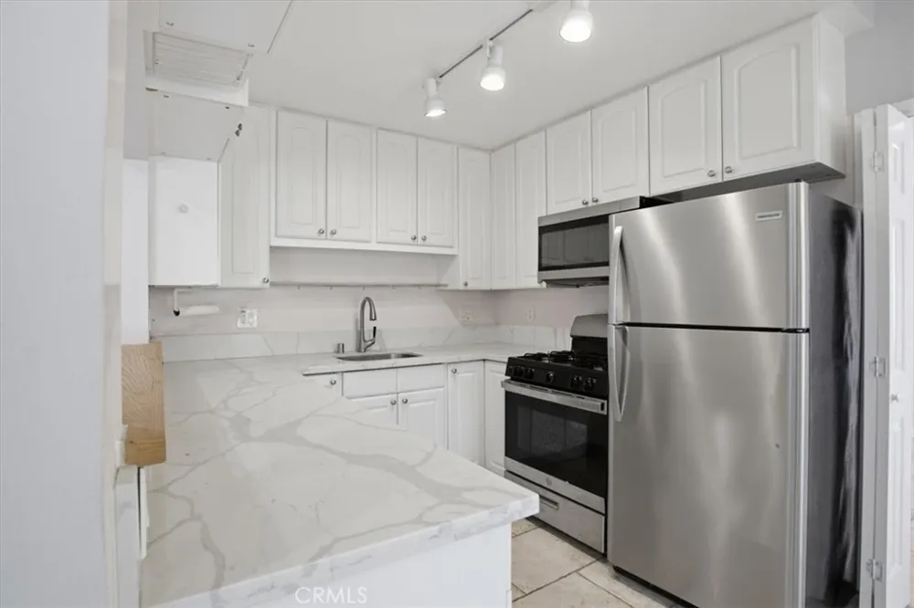 19208 Avenue Of The Oaks #G Newhall, CA 91321
