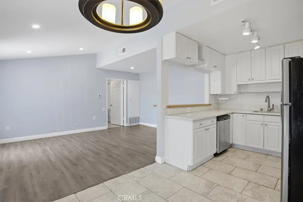 19208 Avenue Of The Oaks #G Newhall, CA 91321