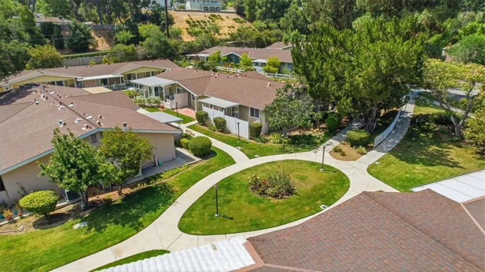 19208 Avenue Of The Oaks #G Newhall, CA 91321