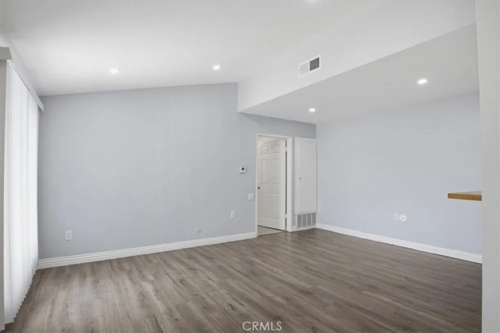 19208 Avenue Of The Oaks #G Newhall, CA 91321