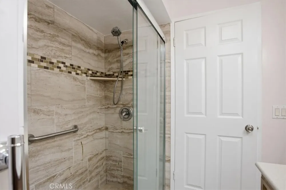 19208 Avenue Of The Oaks #G Newhall, CA 91321