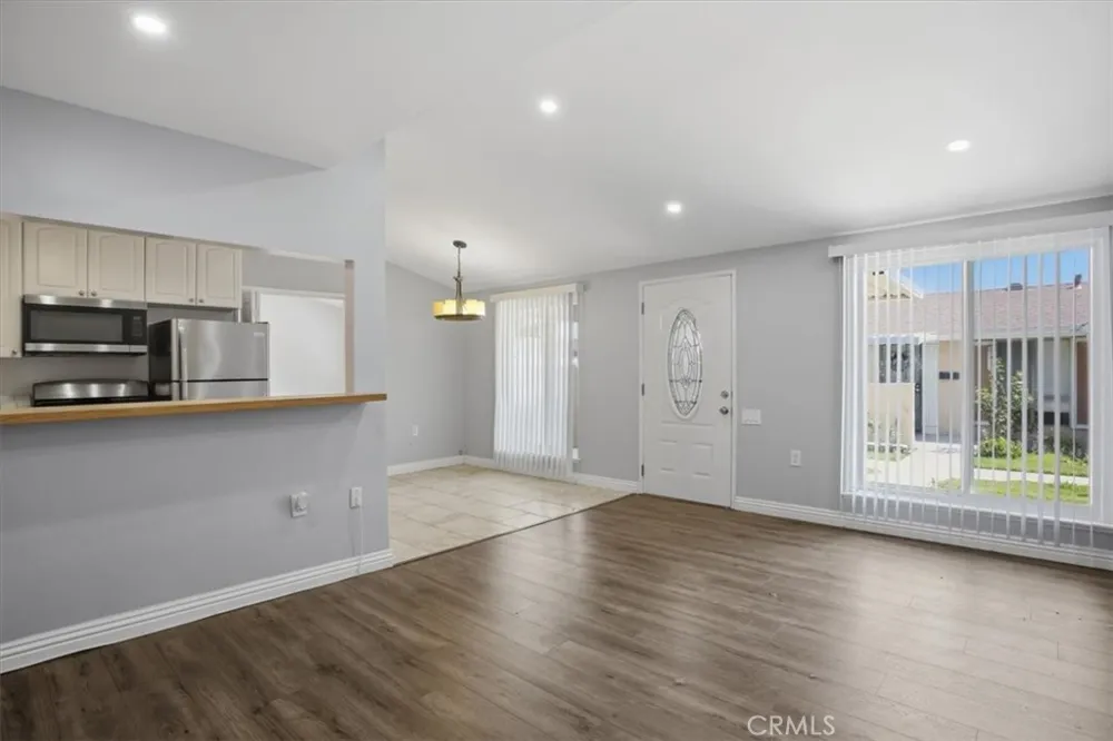 19208 Avenue Of The Oaks #G Newhall, CA 91321