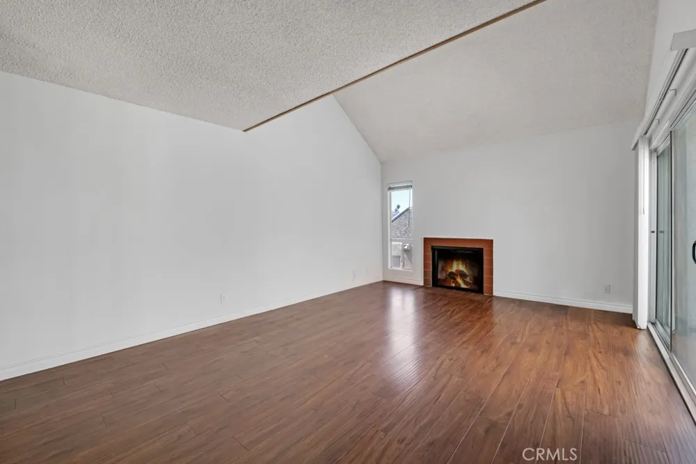 20155 Keswick #211 Los Angeles, CA 91306