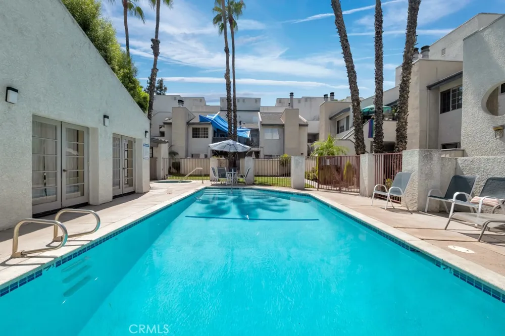 20155 Keswick #211 Los Angeles, CA 91306