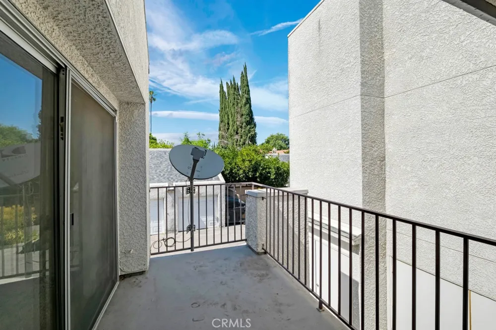 20155 Keswick #211 Los Angeles, CA 91306