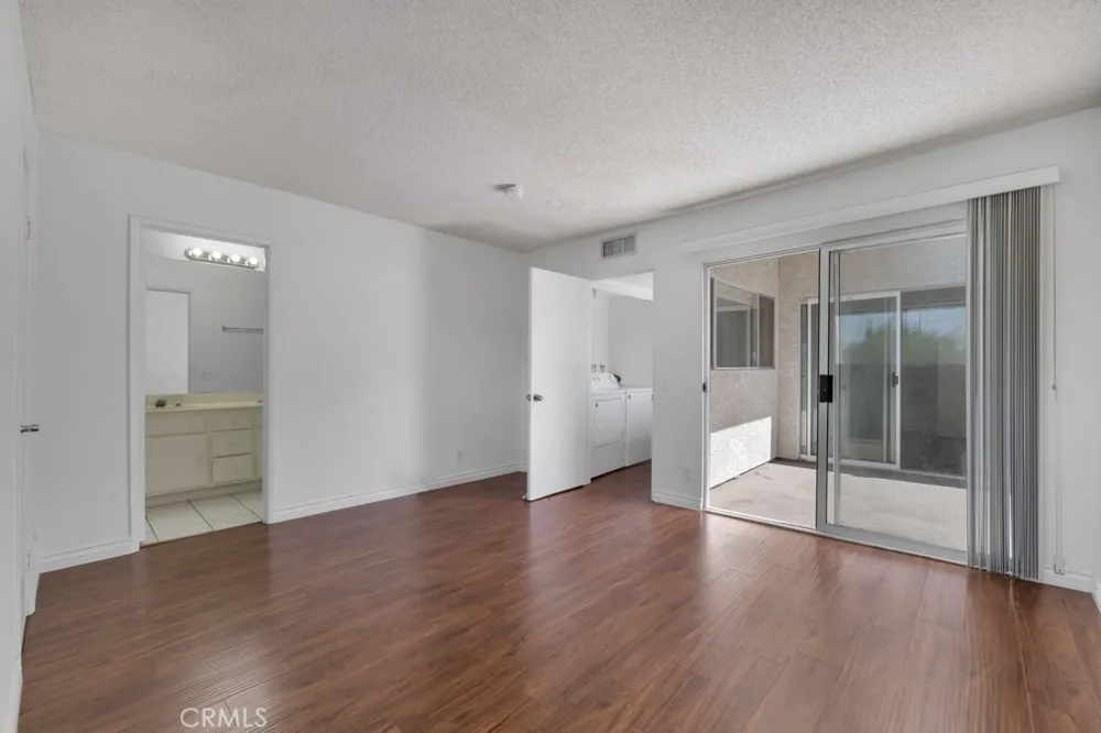 20155 Keswick #211 Los Angeles, CA 91306