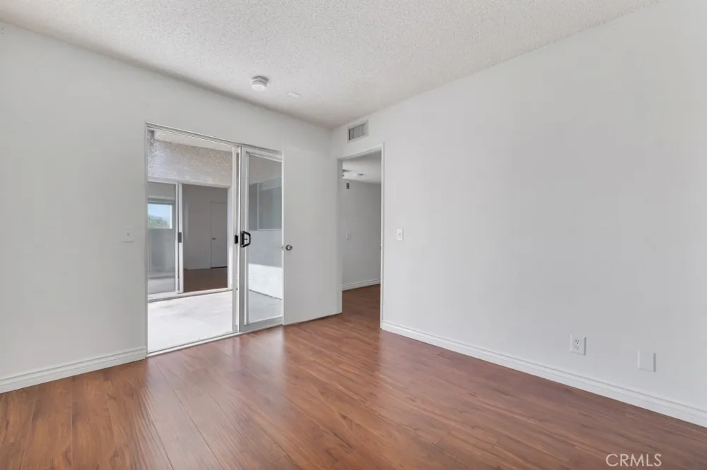20155 Keswick #211 Los Angeles, CA 91306