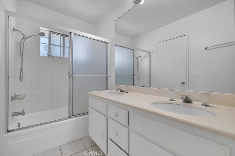 20155 Keswick #211 Los Angeles, CA 91306