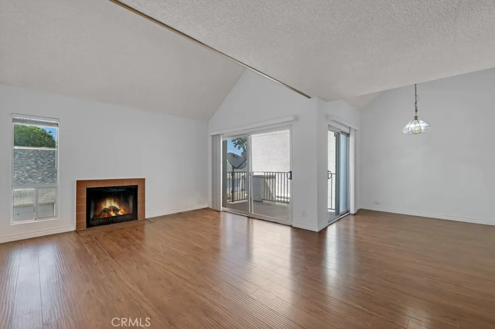20155 Keswick #211 Los Angeles, CA 91306