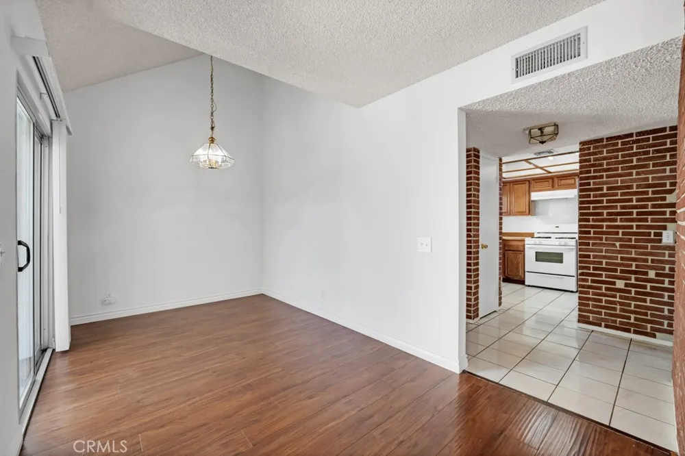 20155 Keswick #211 Los Angeles, CA 91306