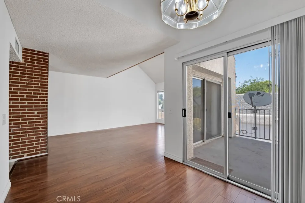 20155 Keswick #211 Los Angeles, CA 91306