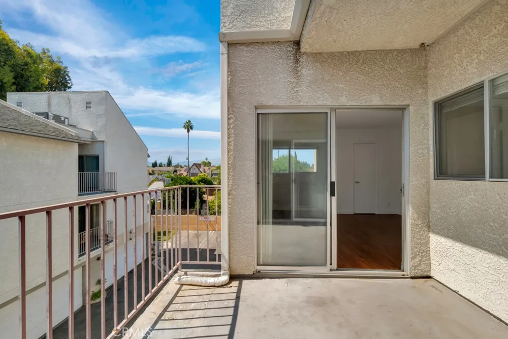 20155 Keswick #211 Los Angeles, CA 91306