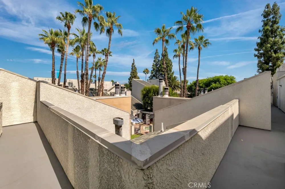 20155 Keswick #211 Los Angeles, CA 91306