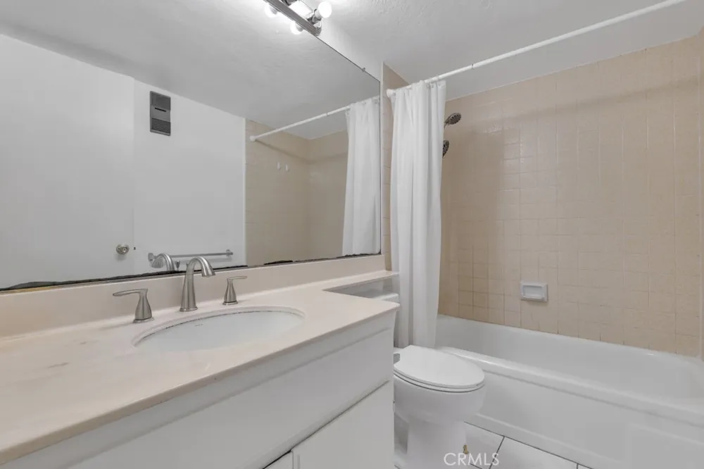 20155 Keswick #211 Los Angeles, CA 91306