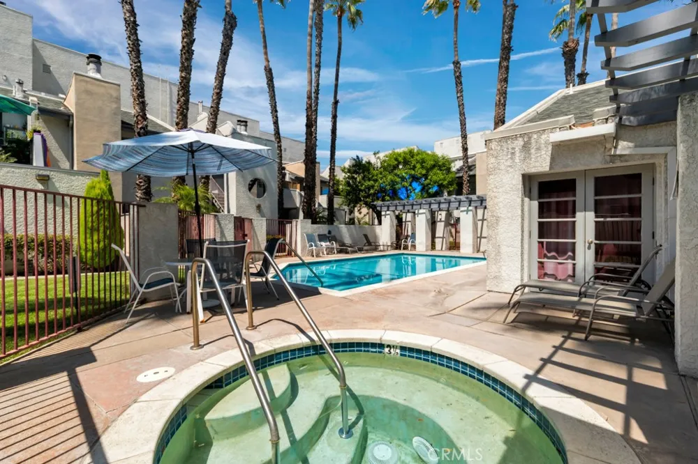 20155 Keswick #211 Los Angeles, CA 91306