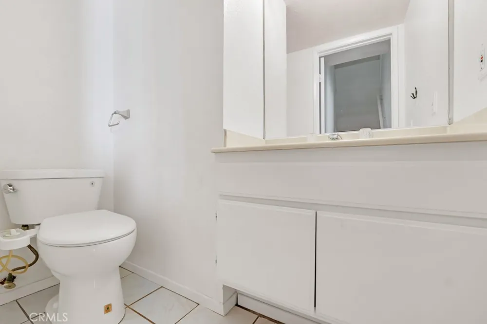 20155 Keswick #211 Los Angeles, CA 91306