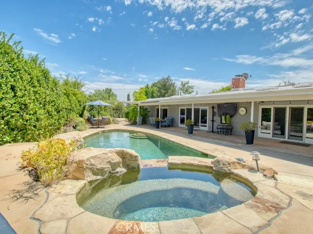 4443 Callada Tarzana, CA 91356