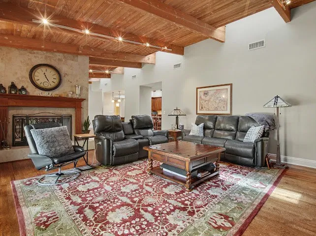 4443 Callada Tarzana, CA 91356