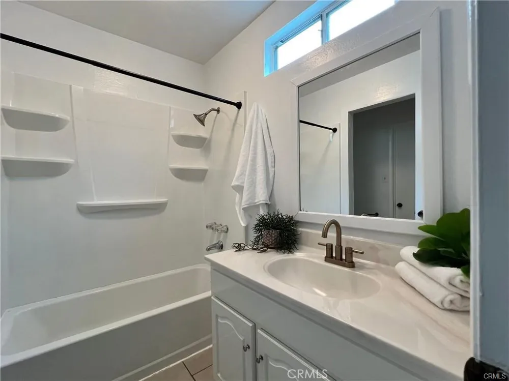 1826 SILVER LAKE Silver Lake, CA 90026