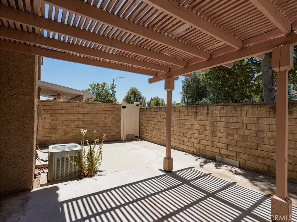28102 Bob White Circle #4 Saugus, CA 91350