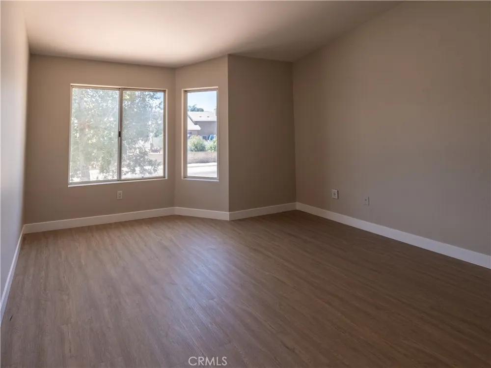28102 Bob White Circle #4 Saugus, CA 91350